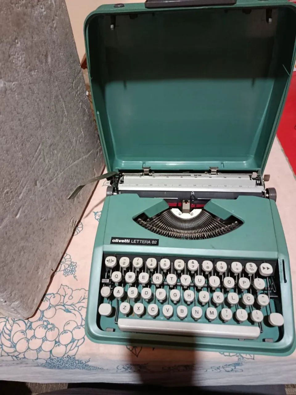 Máquina de escrever Olivetti Lettera 82