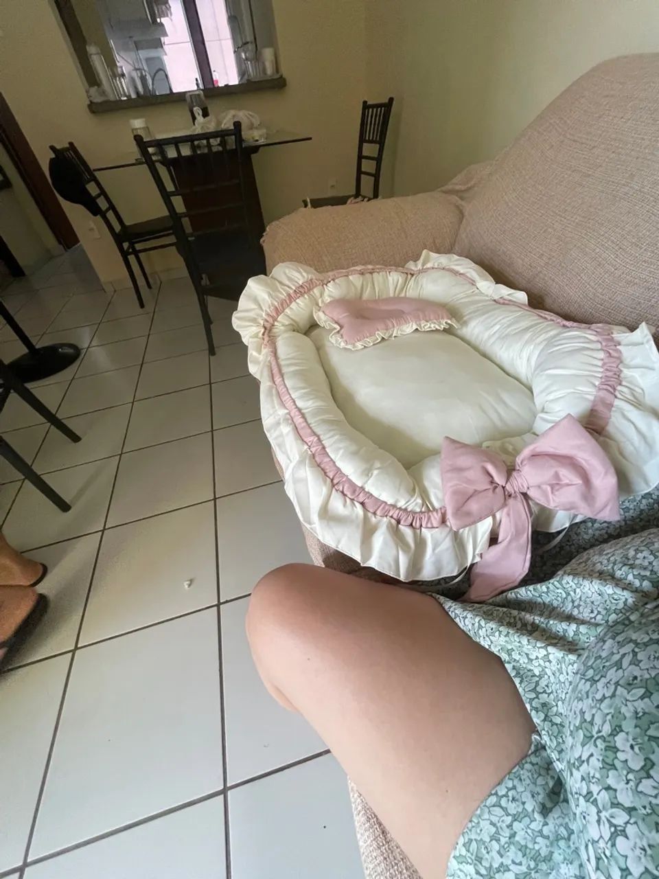 Ninho para bebê com laço e almofada. Cor: Rose/palha - Foto 4