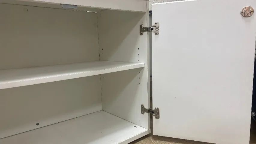 Armário Baixo com 4 Portas - Com chaves - Cor. Branco - Foto 3