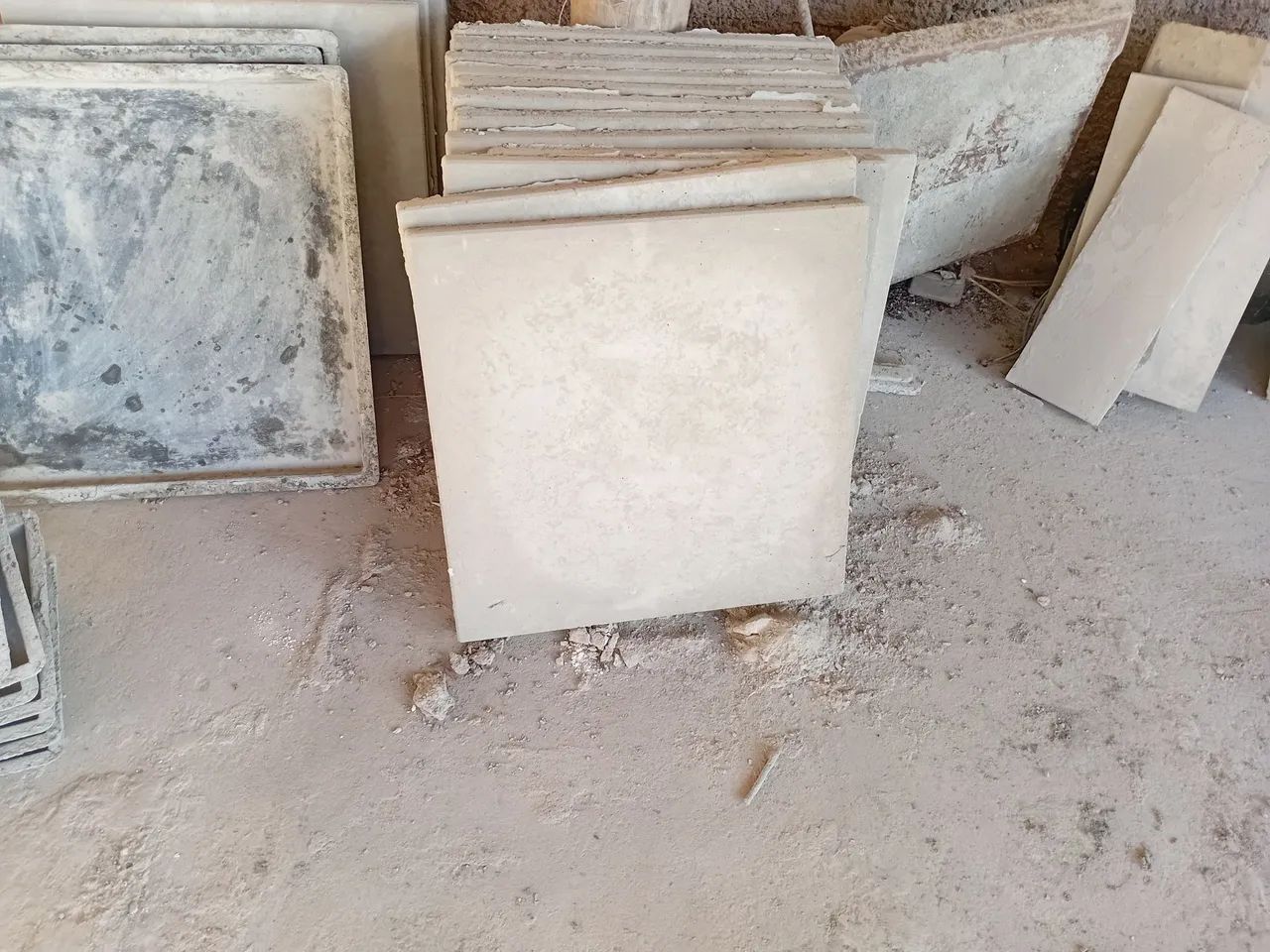 Invista em Lajotas concreto aparente sem desenhos  - Pisos para área externa.