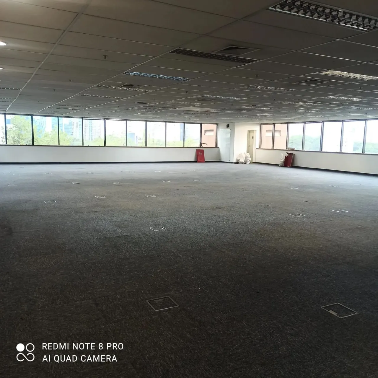 EXCELENTE SALA COMERCIAL NA BERRINI PARA LOCAÇÃO