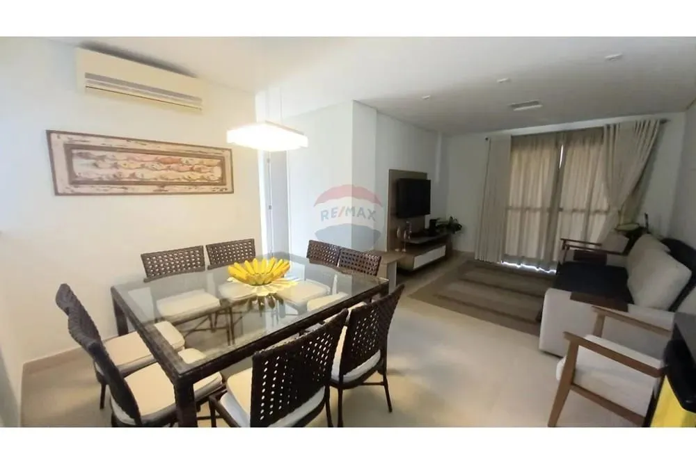 Apartamento à venda na praia do Tombo no Guarujá, SP