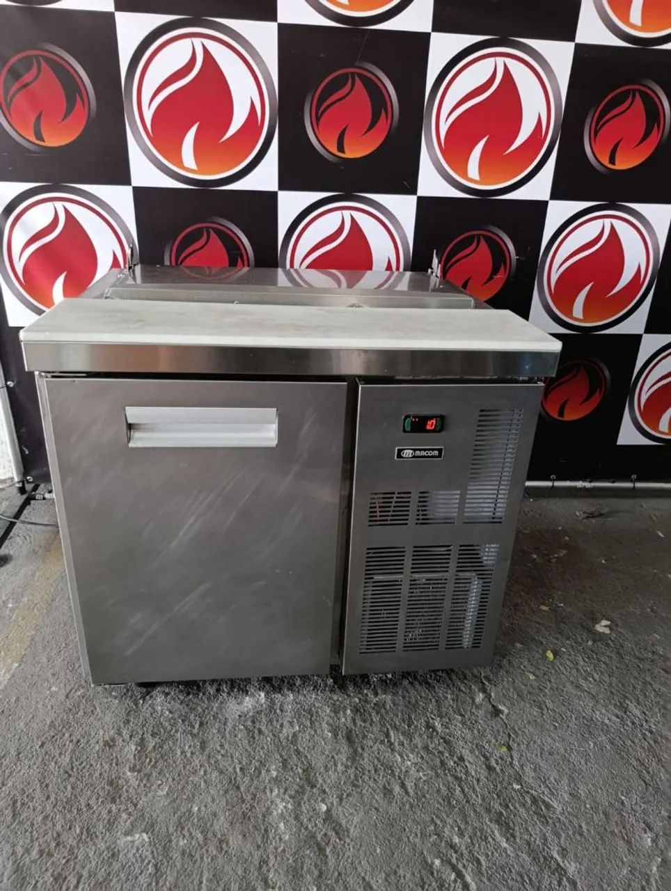 Balcão refrigerado 1 porta 220 volts marca MACOM