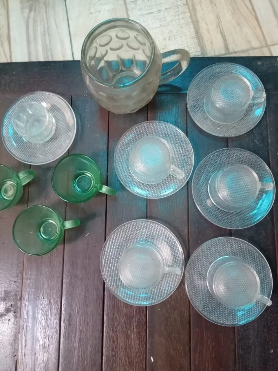 R$90 Conjunto de xícaras e pires de vidro e canecao retrô.