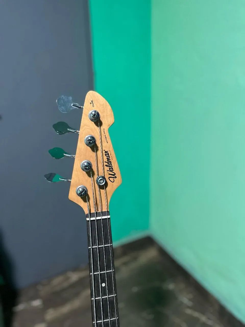Contra baixo 4 cordas - Foto 5