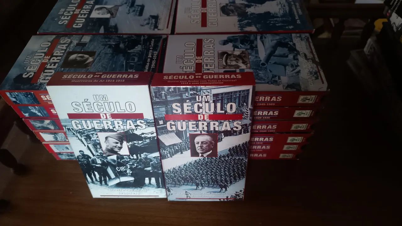 coleção de VHS  "Um Século de Guerras". 26 fitas 