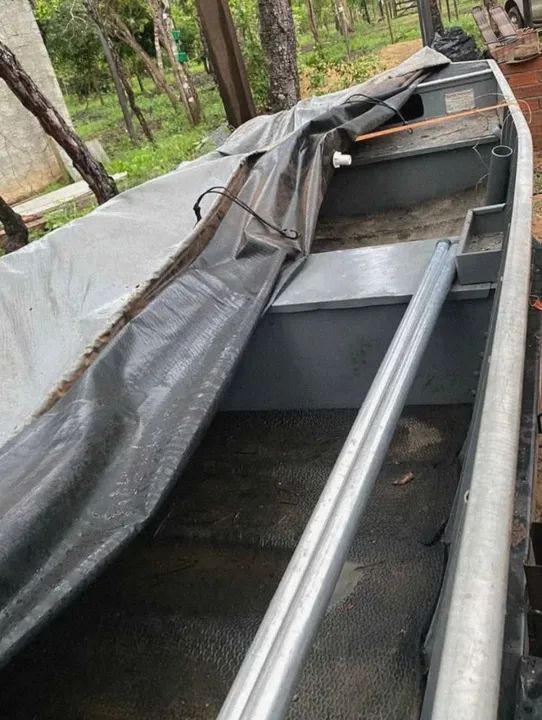 Vendo canoa e carreta e motor 