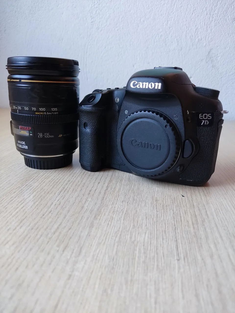Câmera Canon EOS 7D com Lente 28-135mm