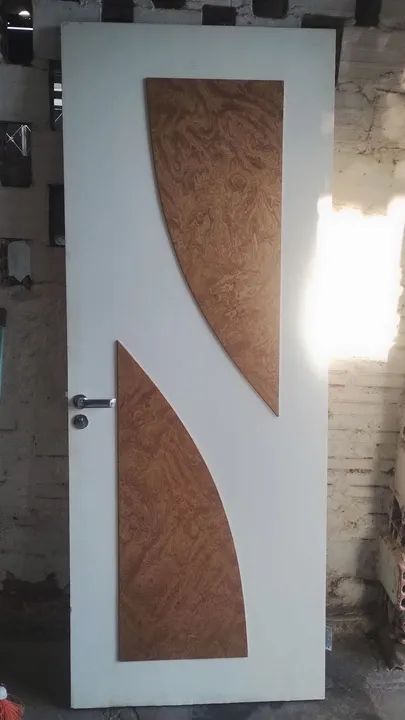 Porta de madeira maciça 