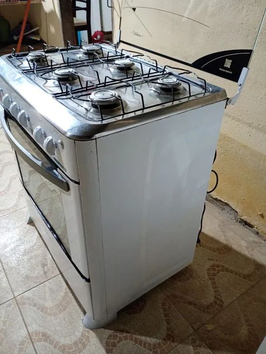 Fogão de 6 bocas usado em ótimo estado funcionando perfeitamente - Foto 2