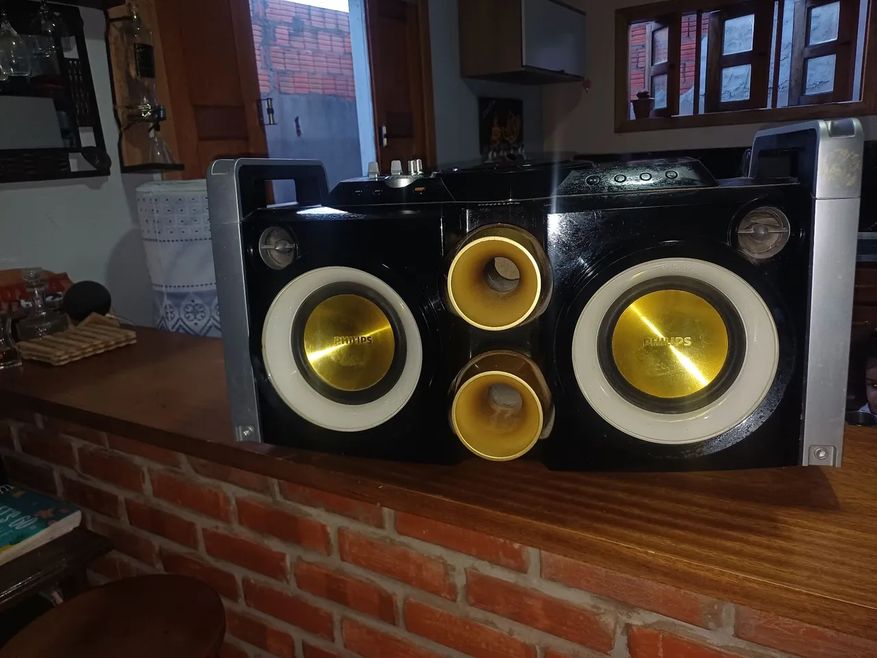 Caixa de Som Philips com Subwoofer - Potente e Estiloso