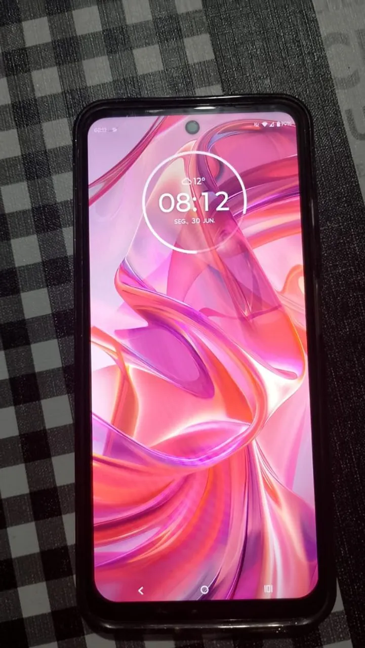 Motorola g34 5g vendo por 550 tá completando novo tem algumas marca de uso