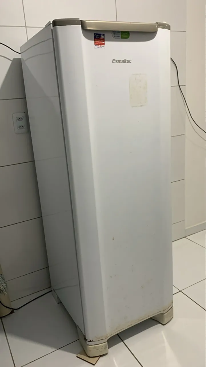 Geladeira Esmaltec