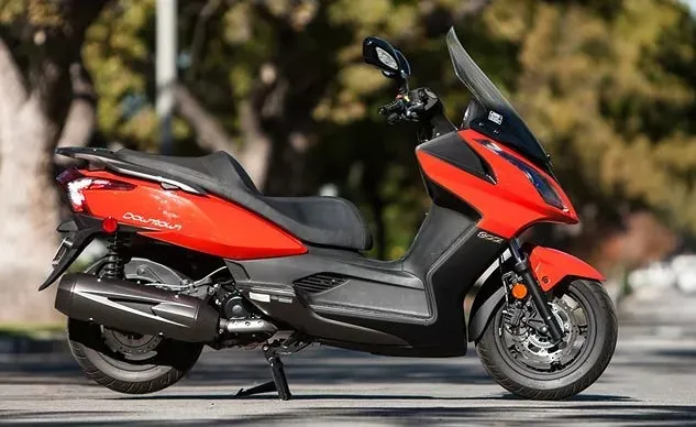 Scooter esportiva alta cilindrada. Kymco Downtown 300i ABS