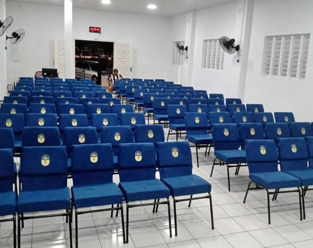 Cadeiras de Igreja / Auditório- direto da Fábrica personalizada  - Foto 3