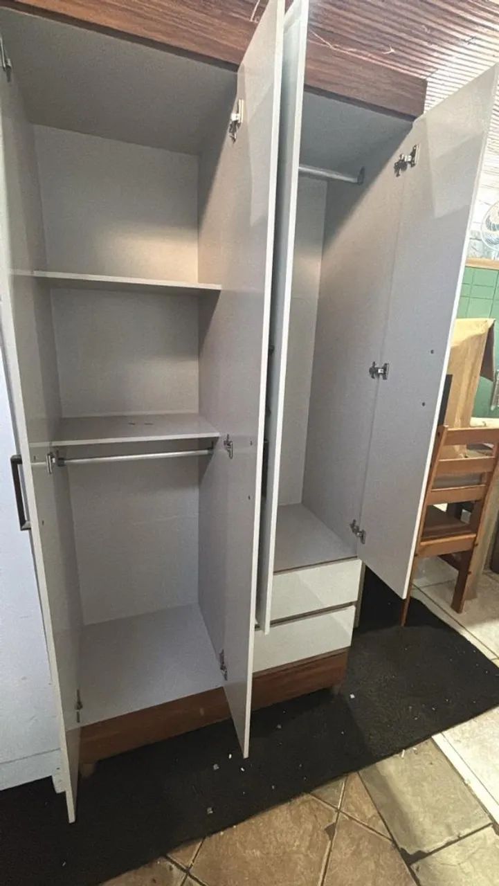 Guarda-Roupa 4 Portas Branco com Detalhes em Madeira - Foto 2