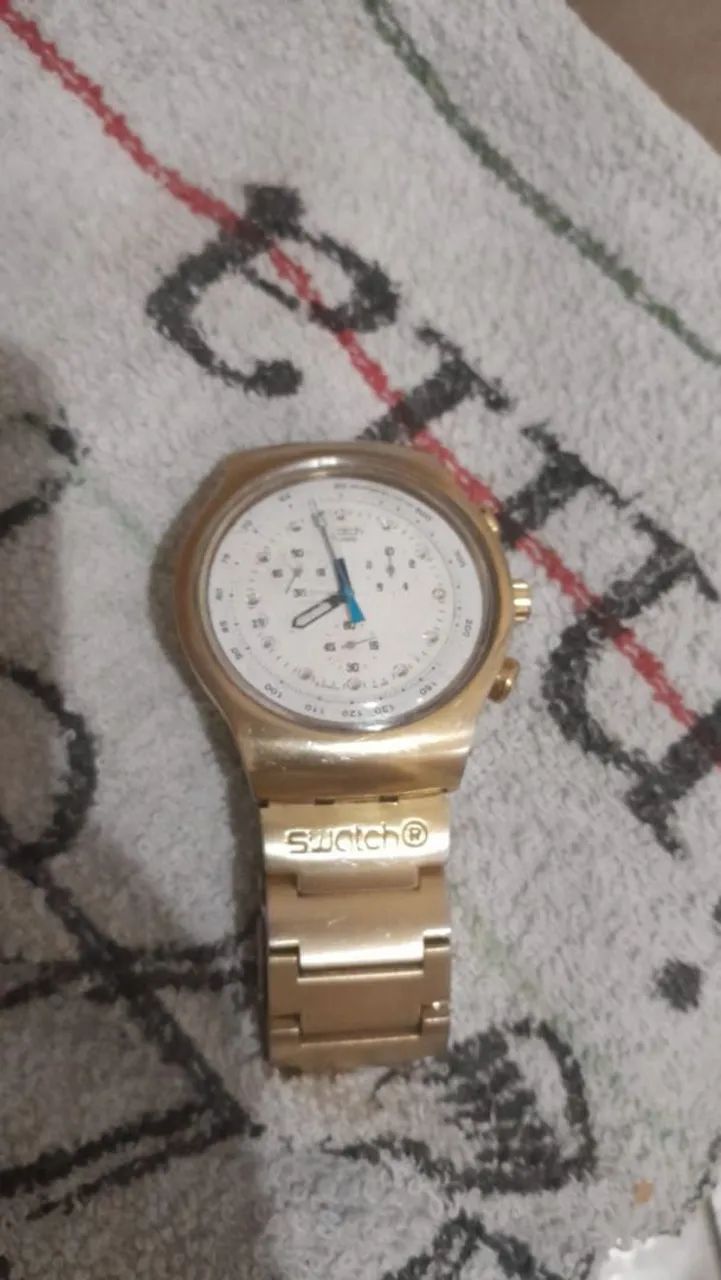 Relógio Swatch Cronógrafo Dourado & CARA BRANCA  - Foto 2