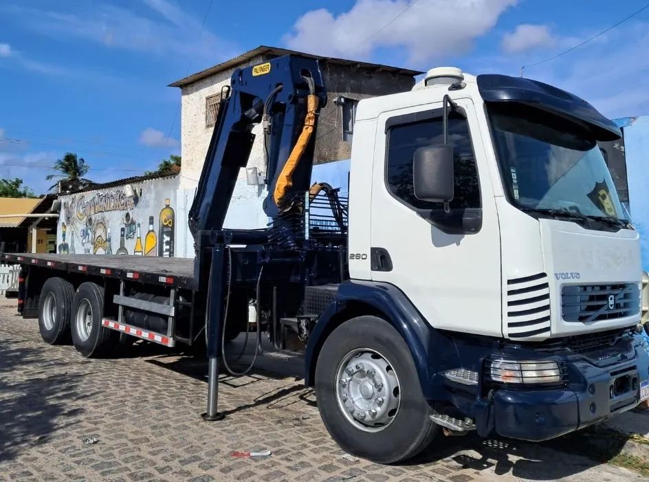 Caminhão Volvo 260 traçado Munck