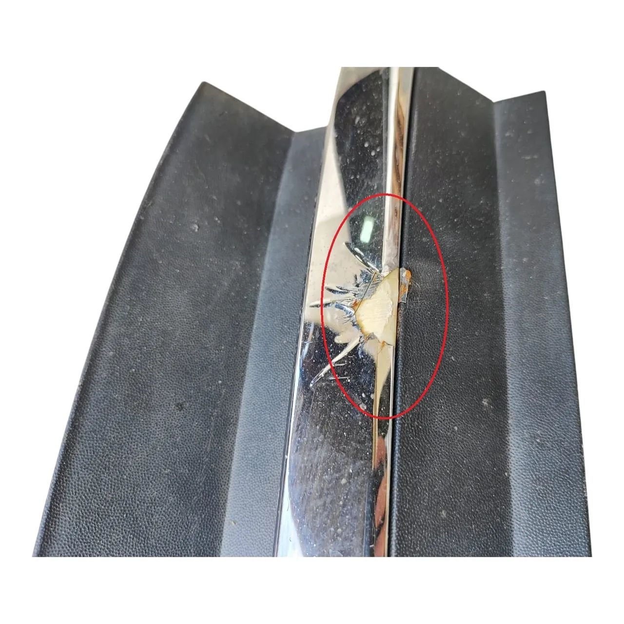 Friso Da Grade Frontal Original Vw Delivery C/ Detalhe E2514 Preto - Foto 7