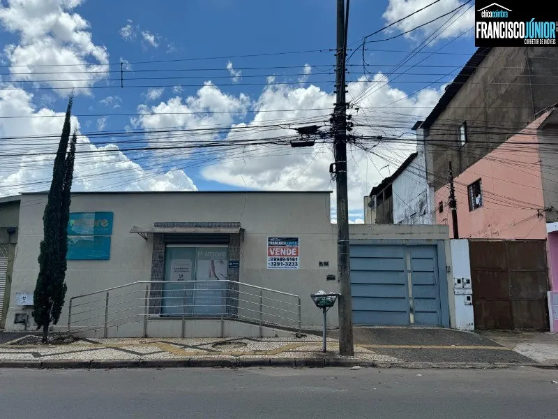 Casa no Setor Coimbra, Av. Perimetral, Sala comercial na frente, 4 Quartos, Lote 450 m²
