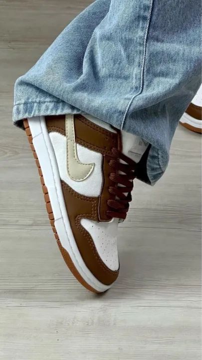 Tênis Dunk Low Air Jordan 1 Marrom Nike  - Foto 3