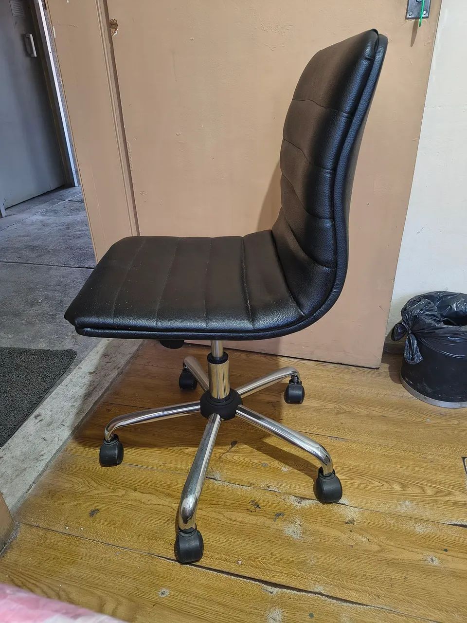 Cadeira de escritório em couro - Foto 3