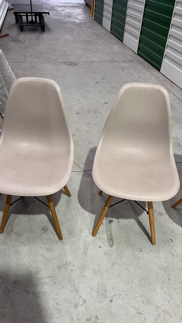 Conjunto 4 Cadeiras eames rosa jantar base Madeira  - Foto 5