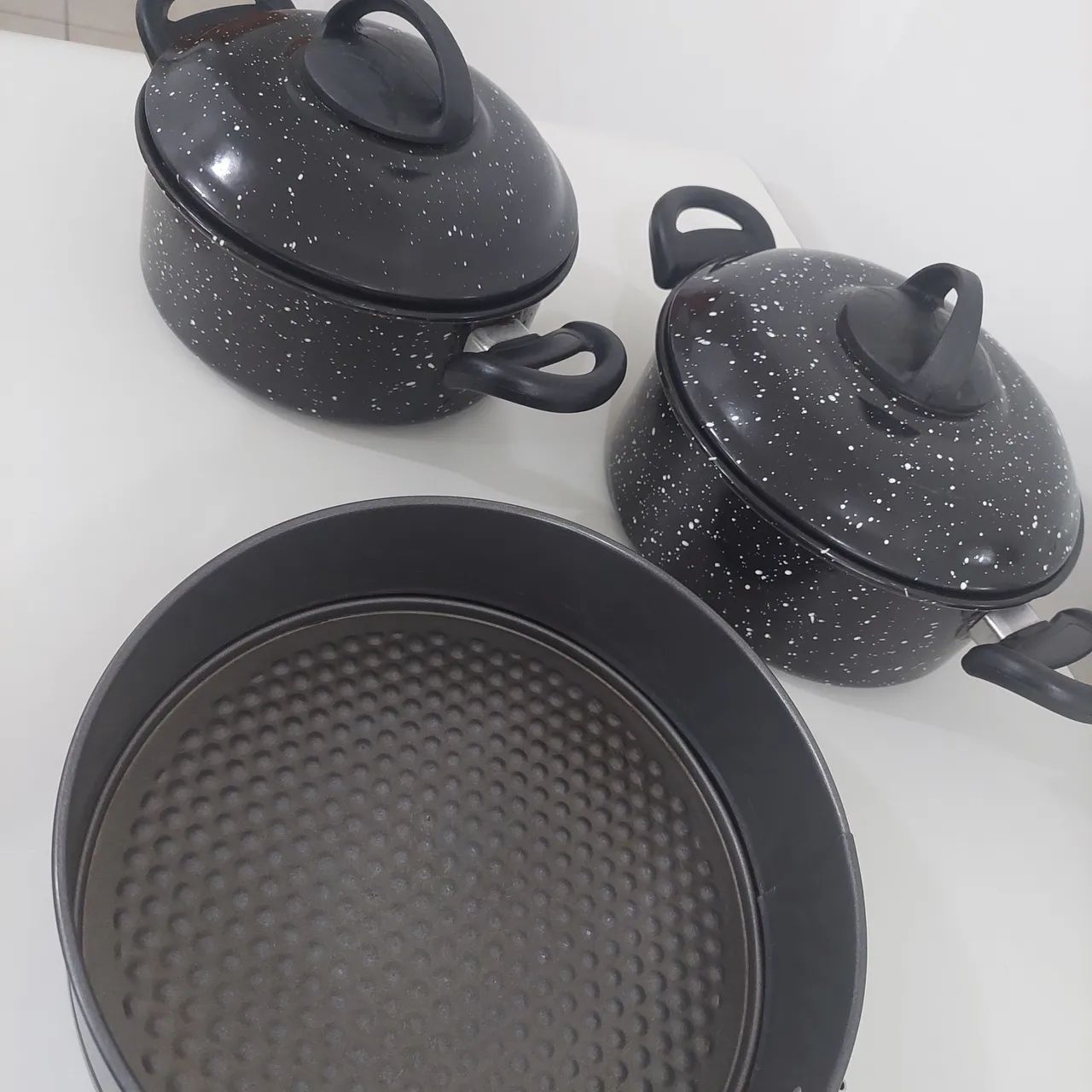 Conjunto de Panelas e Forma para Bolo - Foto 3