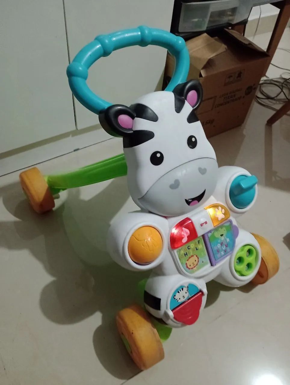 Andador de Zebra Fisher Price com Brinquedos - Foto 3
