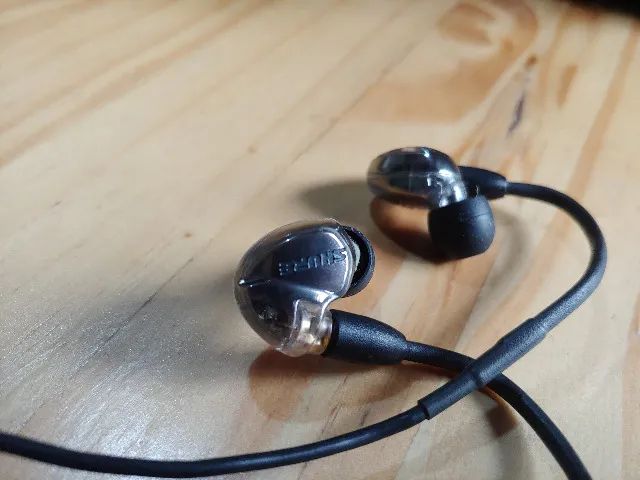 Fone de Ouvido Monitor Profissional In-Ear Shure SE425 Perfeito Estado Na Caixa - Foto 4