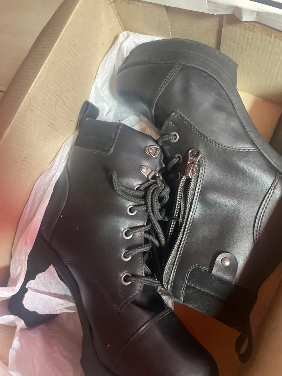 Bota Coturno Preta - Estilo e Conforto