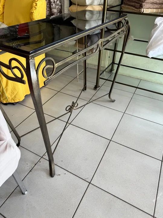 Aparador de ferro com vidro - Foto 2