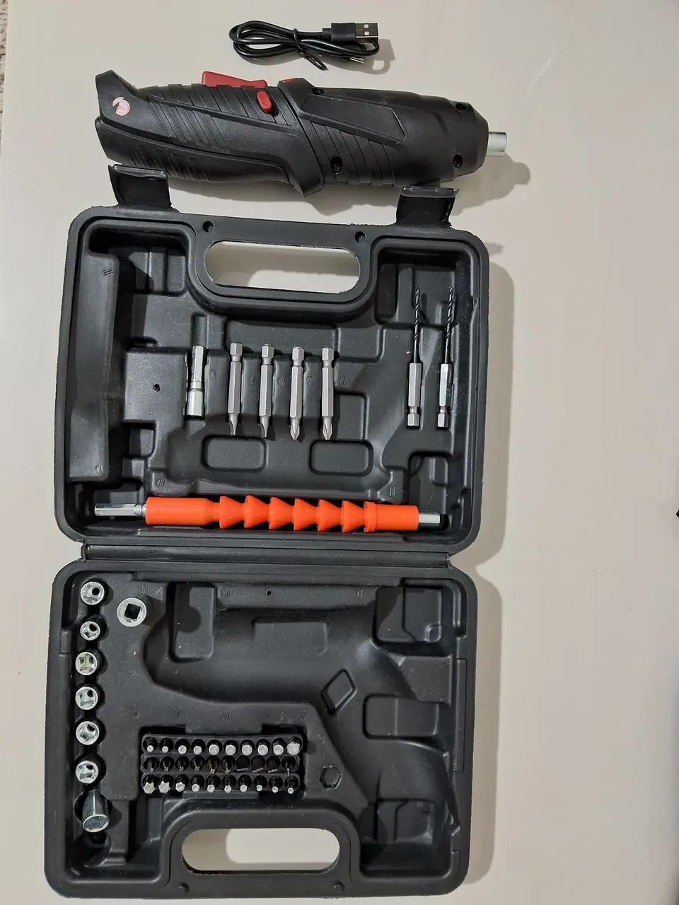 Parafusadeira com Kit Completo - Nova!