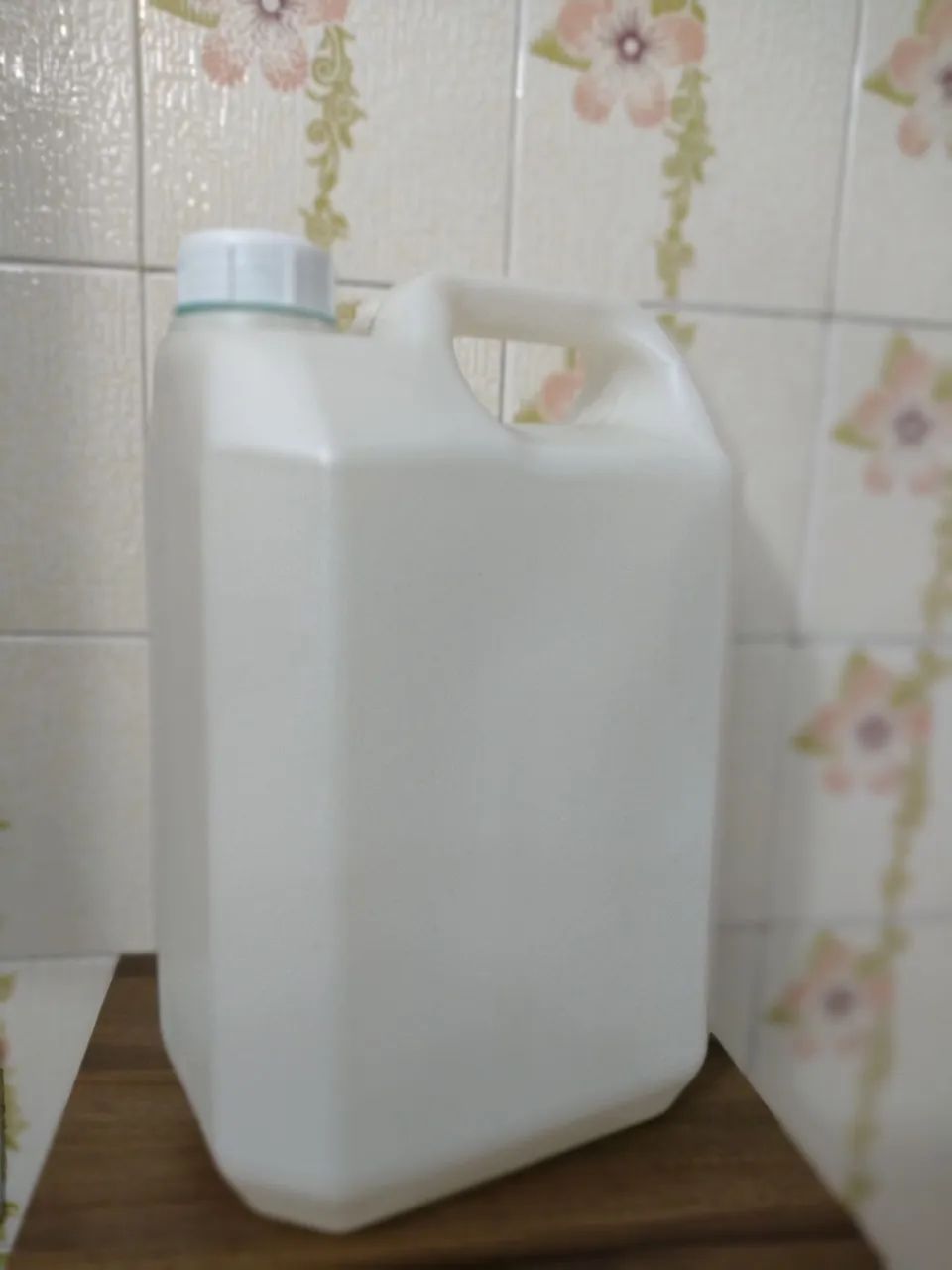 Galão de plástico branco