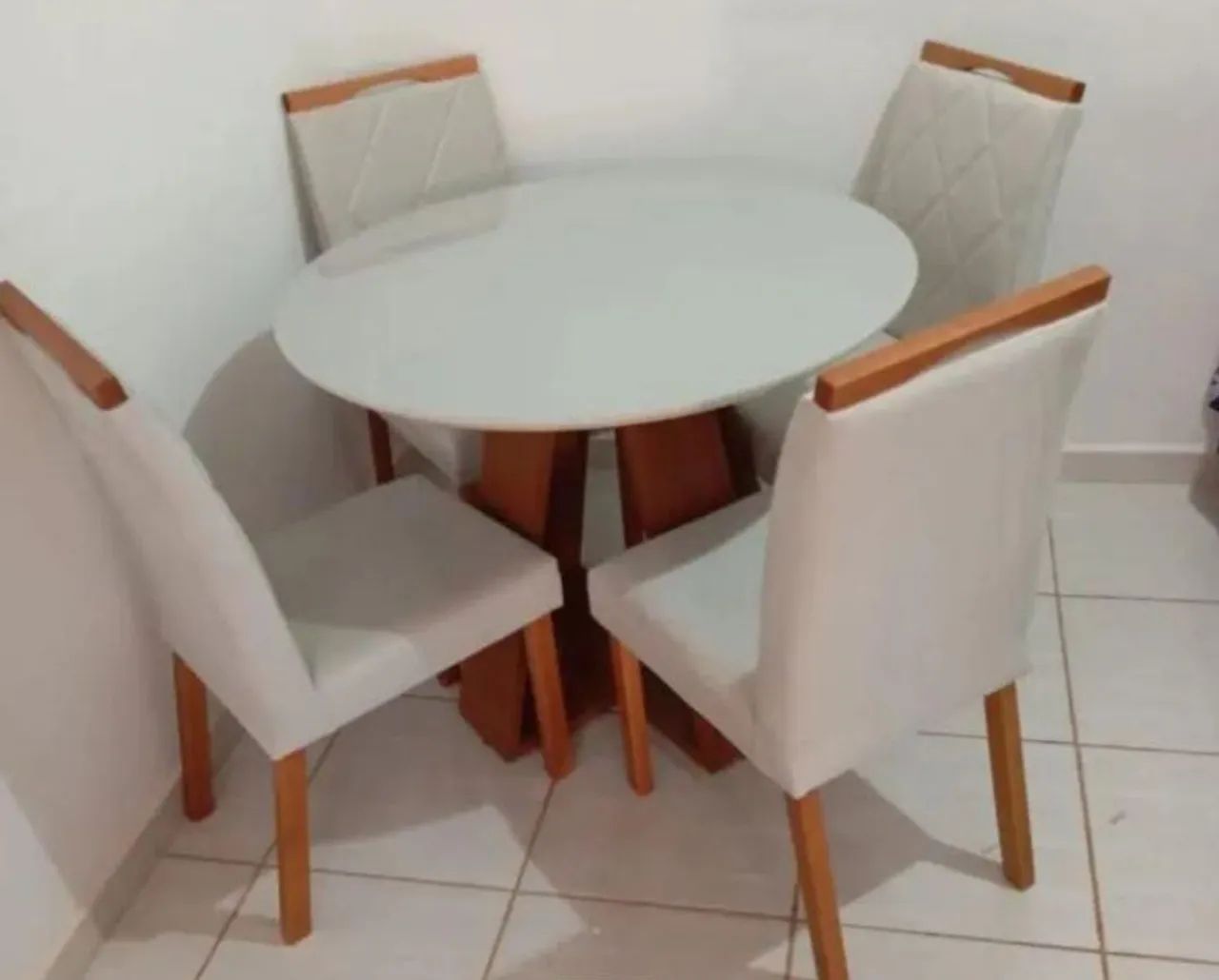 Mesa de Jantar 4 Cadeiras redonda pronto entrega 