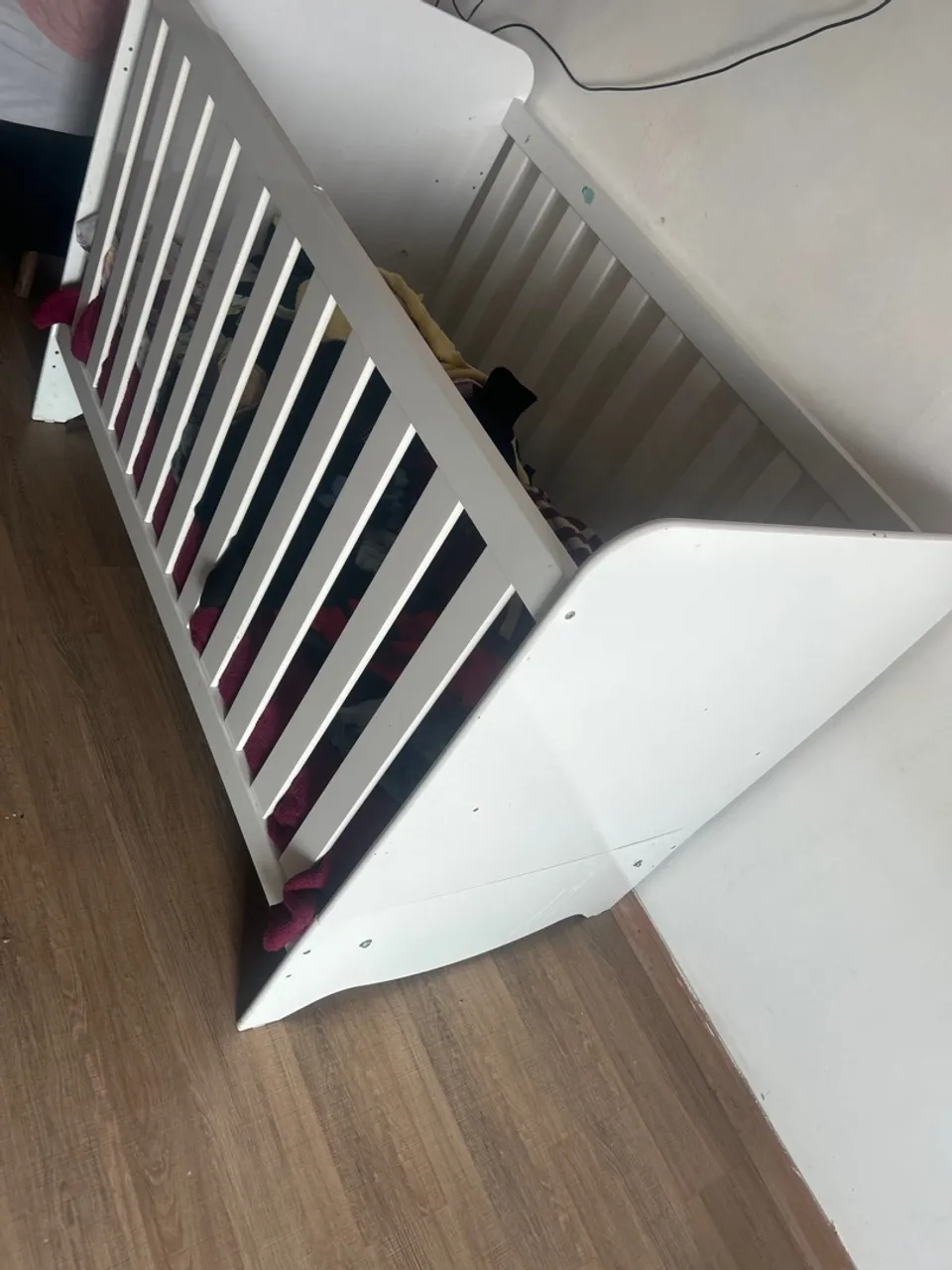 Berço de bebê branco