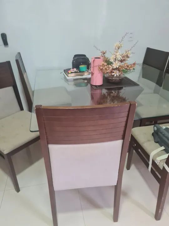 Mesa de Jantar com 3 Cadeiras de brinde