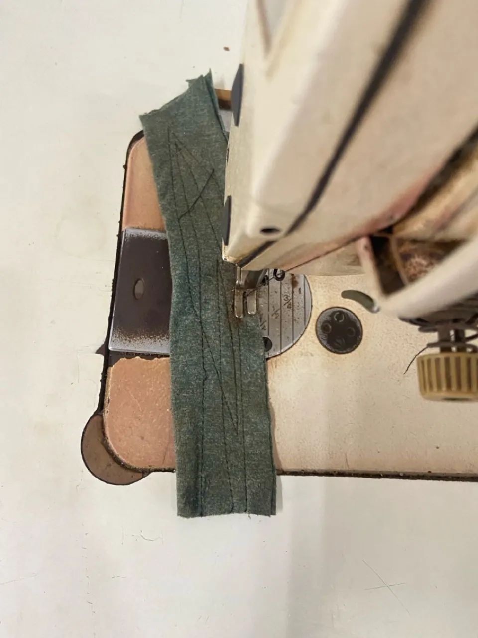 Máquina de Costura Industrial L. Fujita - Foto 2
