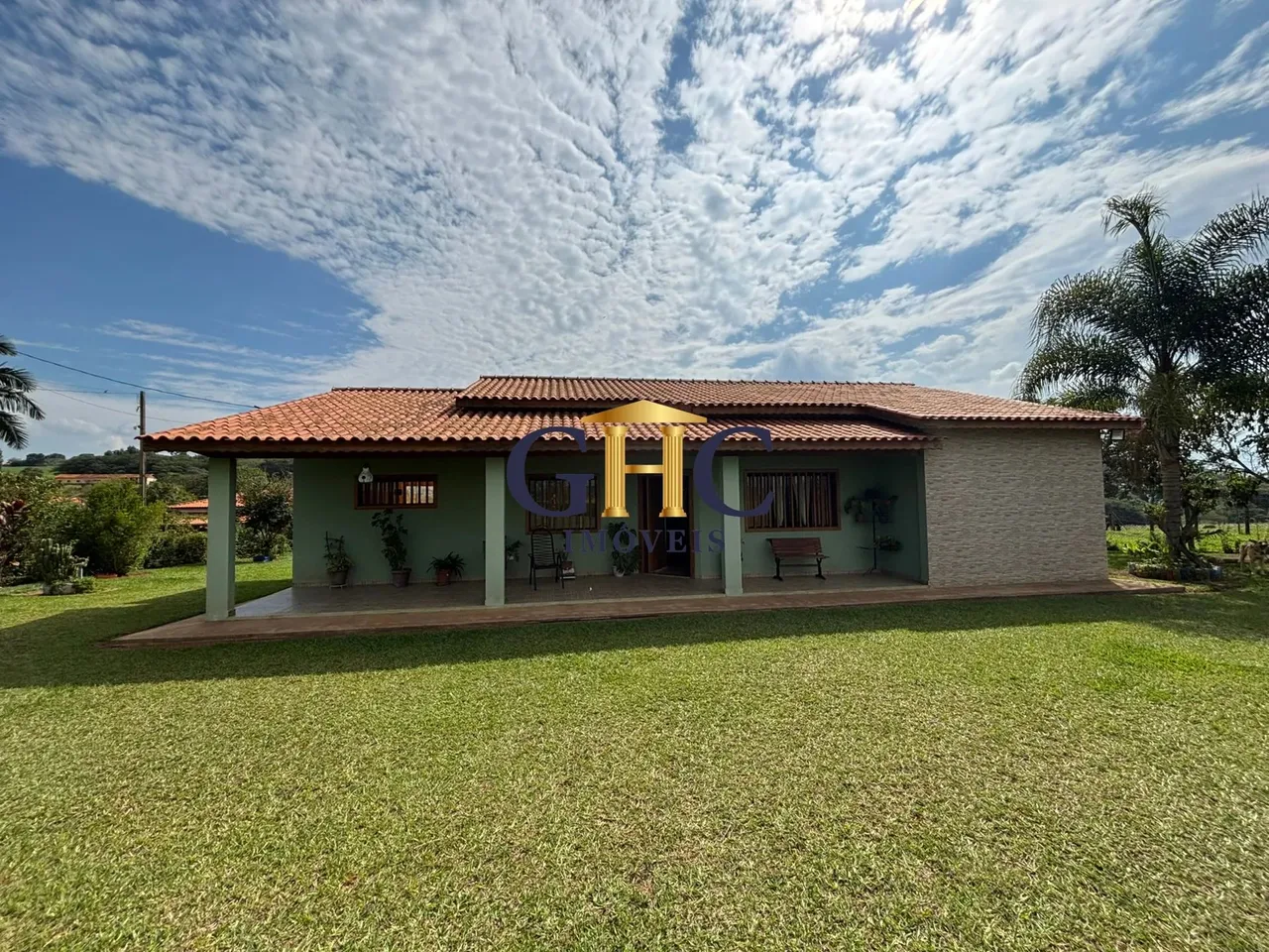 LINDA CHÁCARA COM LAGO NO BAIRRO DA RESSACA EM SARAPUÍ/SP **CONTRATO DE COMPRA E VENDA** C