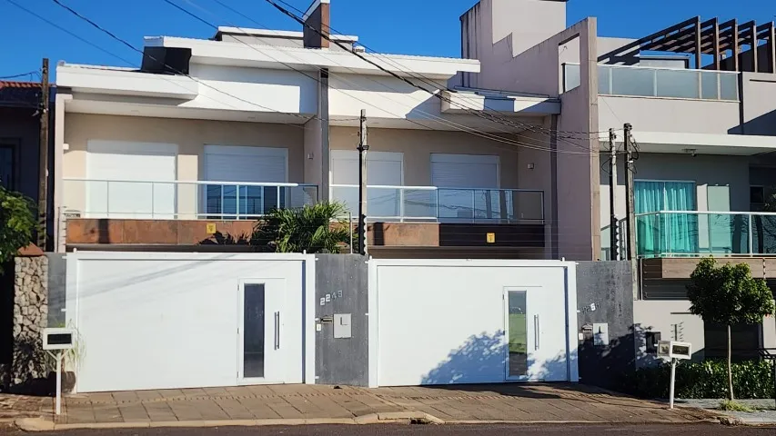 Sobrado em Cascavel / Neva / 3 dormitórios (próximo da Igreja da Neva)