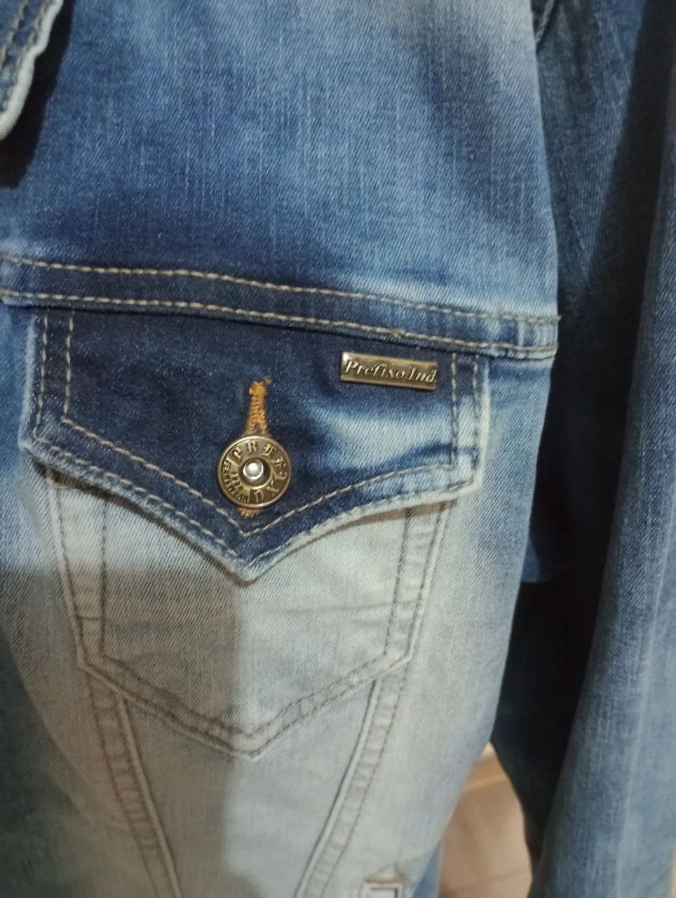 Jaqueta jeans com Lycra,com bolsos internos . - Foto 3