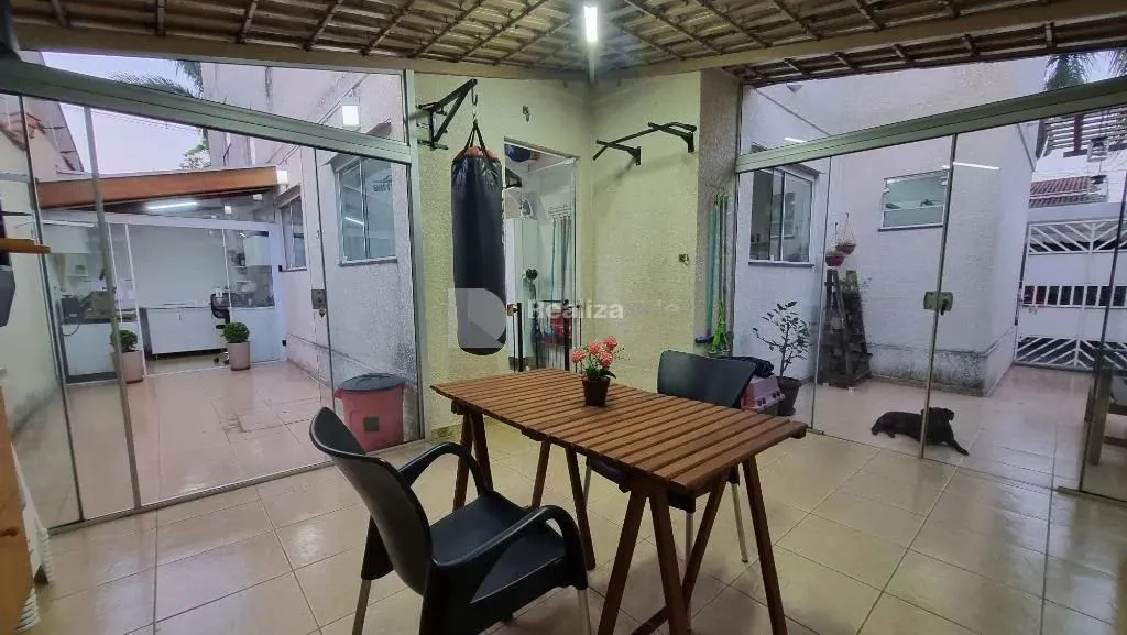 térreo Quintal e 'L' - 70m² de apartamento e 40m² e quintal
