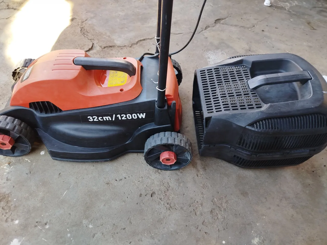 Cortador de Grama Elétrico 32cm/1200W