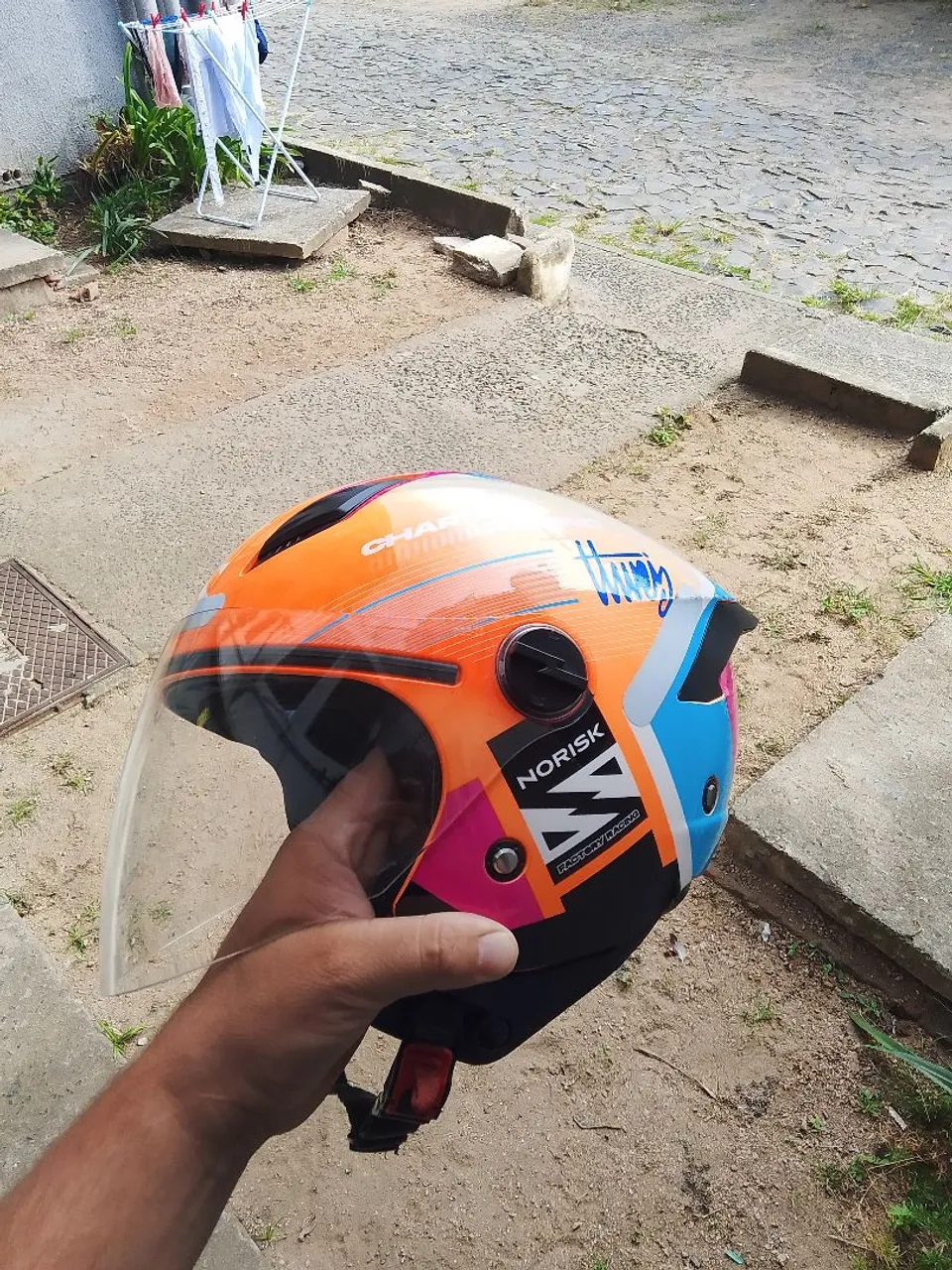 Capacete Norisk para esportes radicais