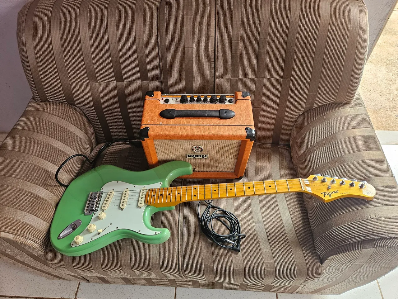 Guitarra e cubo