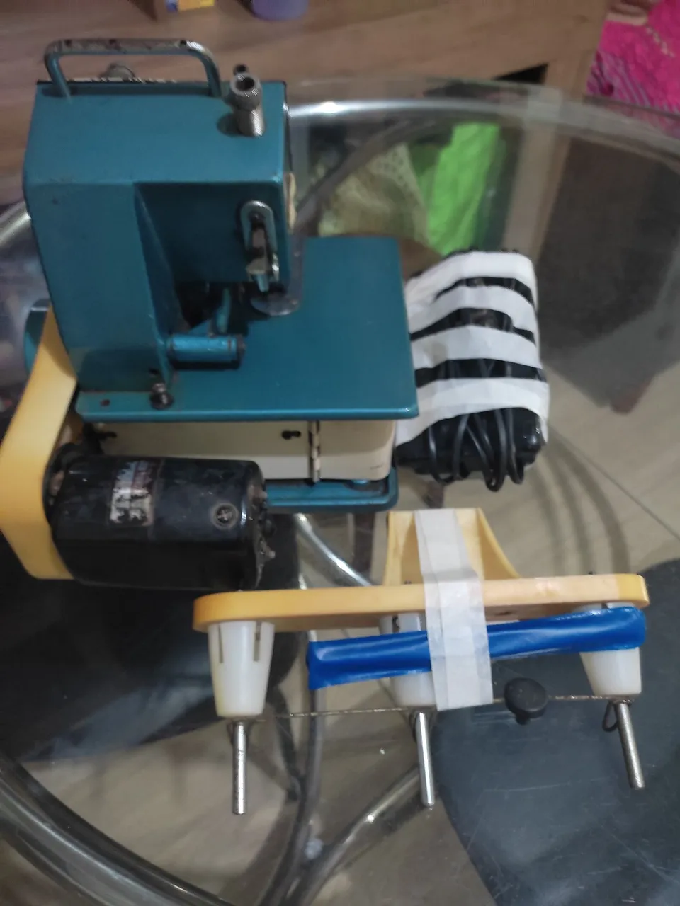 Máquina de Costura Singer - Pequena e Prática!