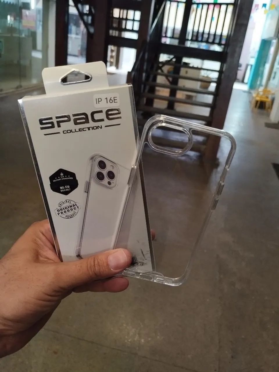 Capa Space Collection para iPhone 16E