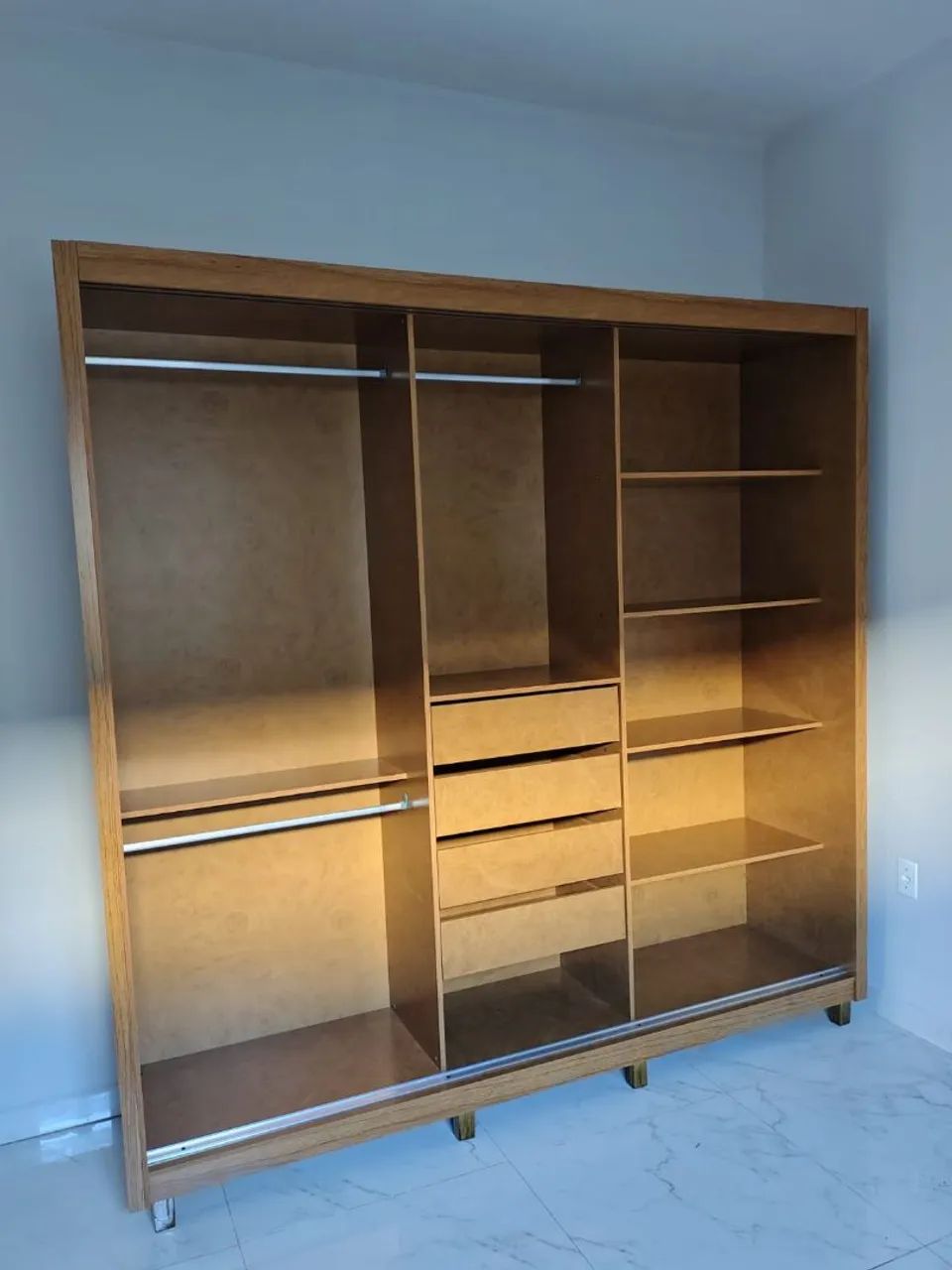 Guarda-roupa 100% mdf com 3 portas e espelho  - Foto 2