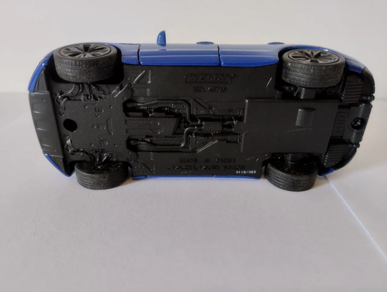 Welly - Miniatura Jaguar F-Pace  - Foto 5