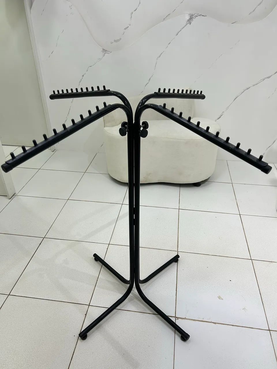 Arara cabideiro 4 braços reguláveis 
